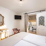 Barefoot Contessa Hotel