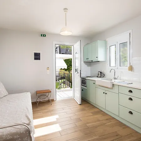 Barefoot Contessa Hotel 2*