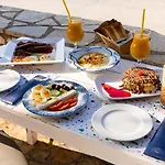 Barefoot Contessa Lourdata (Kefalonia)