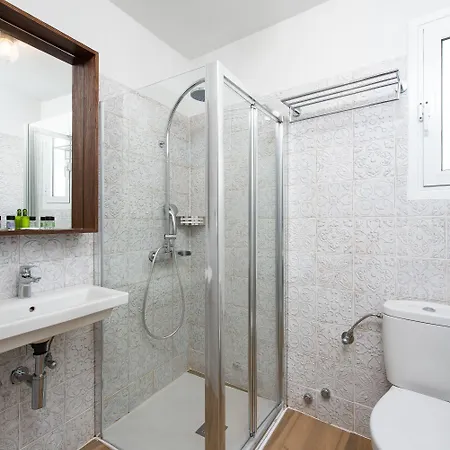 Barefoot Contessa Hotel 2*