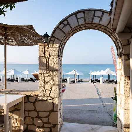 Barefoot Contessa Hotel 2*