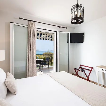 Barefoot Contessa Lourdata (Kefalonia)