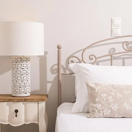 Barefoot Contessa Hotel Lourdata (Kefalonia)