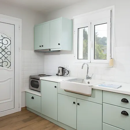 Barefoot Contessa Lourdata (Kefalonia)